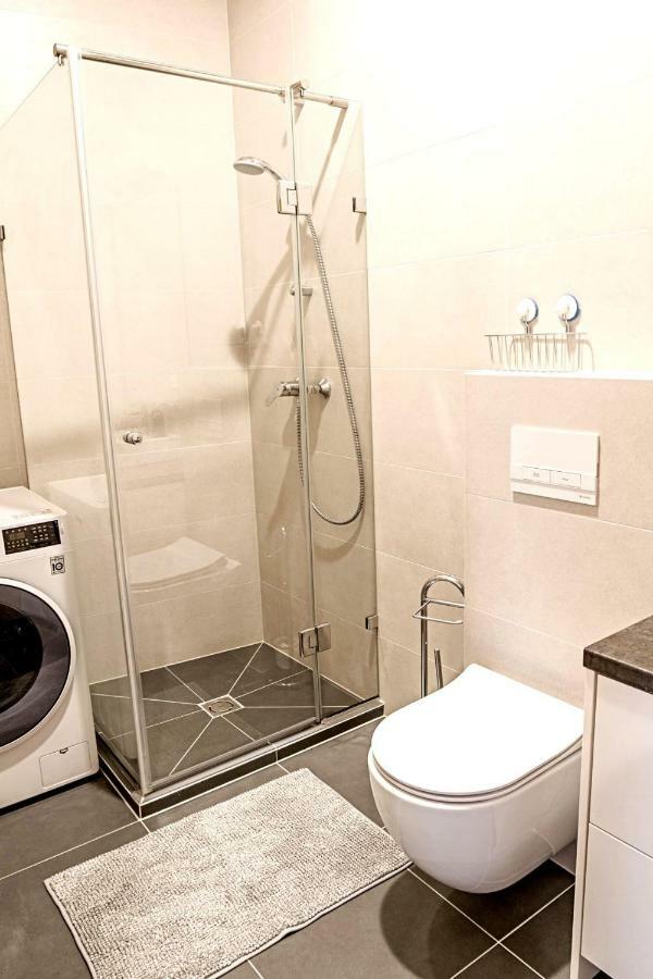Modern 1Bd Apartment In Old Town By Hostlovers Κάουνας Εξωτερικό φωτογραφία